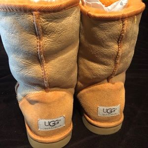 Ugg boots short size 9
